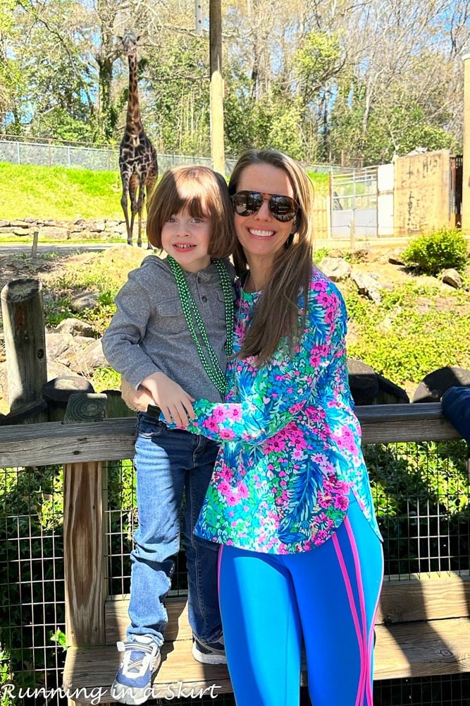 Mom with toddler with giraffe.