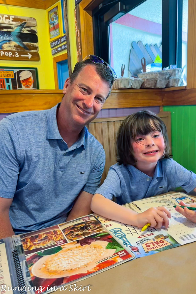 Marco Island restaurants - Pinchers booth with kids