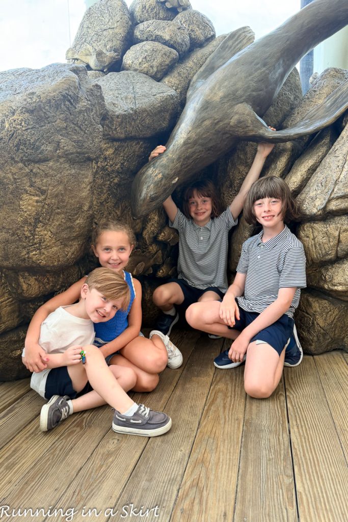 Kids having fun at the New England Aquarium