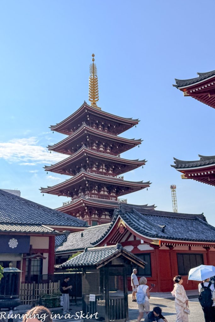 Senso-ji pagoda.
